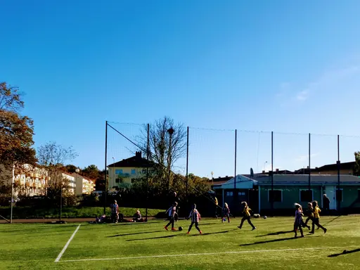 På ett kallt och soligt Slätta damm spelade vi våra första 5-mot-5-matcher.