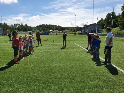 Matcher mot Nödinge på ett soligt Vimmervi. 