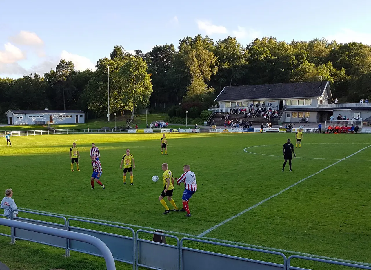 Det var mycket folk som såg derbyt på Yttern.