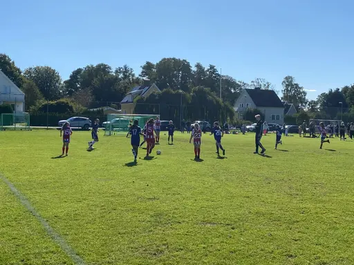 Två jämna matcher mot Lerum i solskenet!