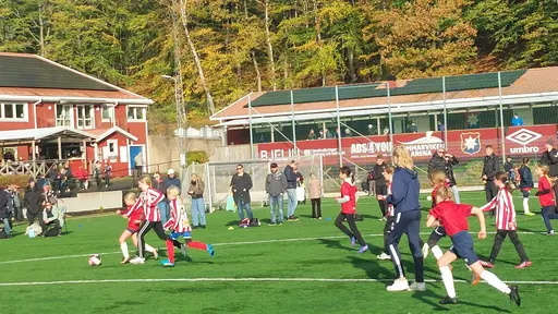 Våra första riktiga 7-mannamatcher spelades på ÖIS-gården och inleddes med storm, åska och hagel, samt ett kortare avbrott men därefter fick vi en eftermiddag med glada tjejer och bra spel.
