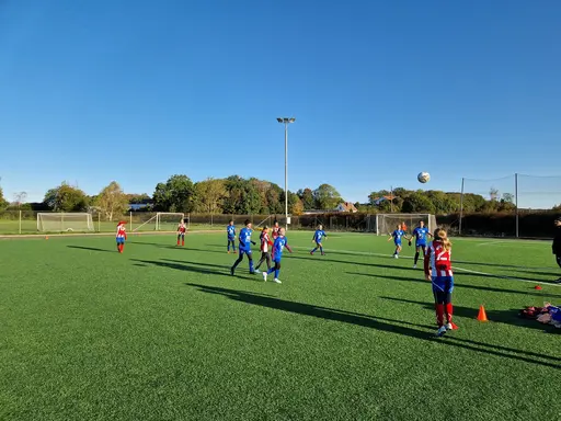 Så här glad är man när man får spela fotboll! :)
