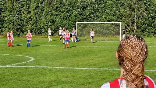 Målkalas på Yttern, spelmässigt jämnt, men där YIS var väldigt effektiva framför mål.