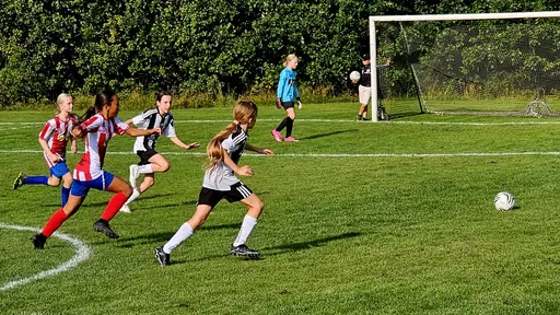 Målkalas på Yttern, spelmässigt jämnt, men där YIS var väldigt effektiva framför mål.