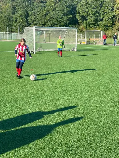 Så här glad är man när man får spela fotboll! :)