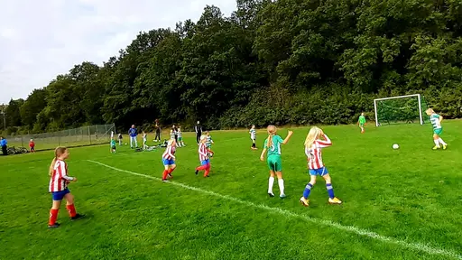 Bild 1-5: Det röda laget mot KFF. Bild 6-8: Det vita laget mot Nödinge SK. 