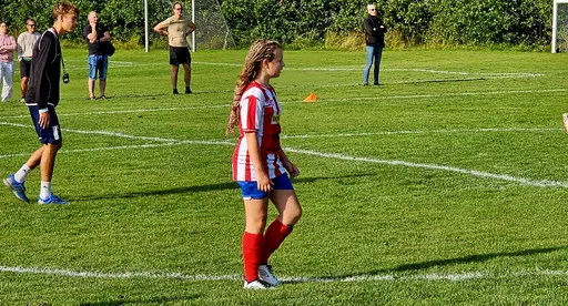 Målkalas på Yttern, spelmässigt jämnt, men där YIS var väldigt effektiva framför mål.