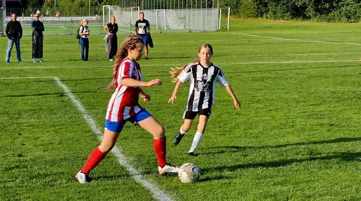 Målkalas på Yttern, spelmässigt jämnt, men där YIS var väldigt effektiva framför mål.