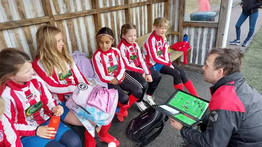 Bild 1-9: Två bortamatcher mot Älvängen. Bild 10: Bortamatch mot Kareby IS.