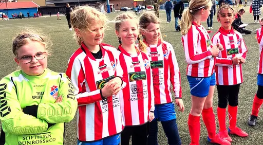 Bild 1-9: Två bortamatcher mot Älvängen. Bild 10: Bortamatch mot Kareby IS.