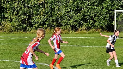 Målkalas på Yttern, spelmässigt jämnt, men där YIS var väldigt effektiva framför mål.