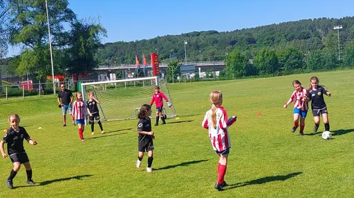 Bild 1-5: Kongahälla-YIS. Bild 6-27: Surte-YIS.