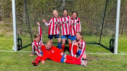 Bild 1-5, 8, 11, 14-15, 17-18, 21-22: YIS-Nödinge. Bild 6-7, 9-10, 12-13, 16, 19-20, 23: YIS-Romelanda.