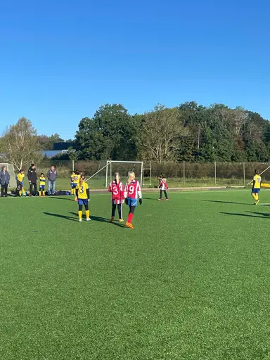 Så här glad är man när man får spela fotboll! :)