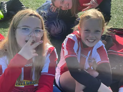 Så här glad är man när man får spela fotboll! :)