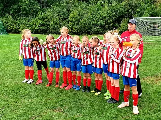Bild 1-5: Det röda laget mot KFF. Bild 6-8: Det vita laget mot Nödinge SK. 