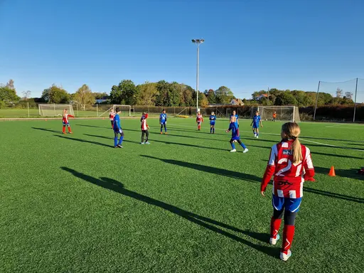 Så här glad är man när man får spela fotboll! :)