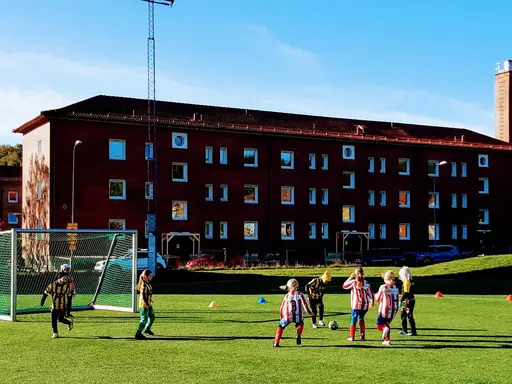 På ett kallt och soligt Slätta damm spelade vi våra första 5-mot-5-matcher.