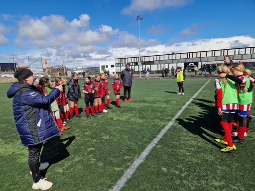 Riktig seriepremiär på Kobbegårdens IP i Askim för dubbla möten mot Askims IK