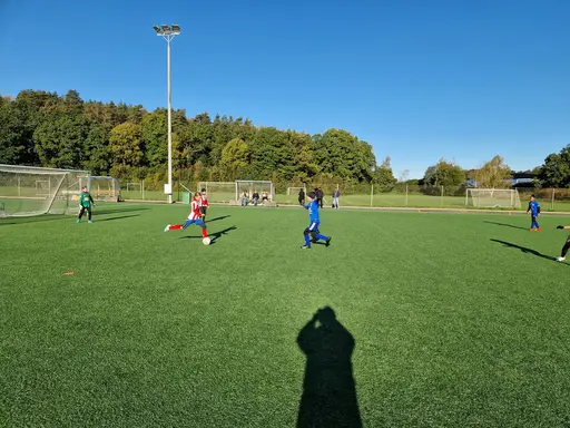 Så här glad är man när man får spela fotboll! :)