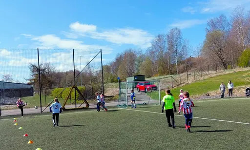 Bild 1-9: Två bortamatcher mot Älvängen. Bild 10: Bortamatch mot Kareby IS.