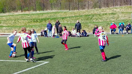 Bild 1-9: Två bortamatcher mot Älvängen. Bild 10: Bortamatch mot Kareby IS.