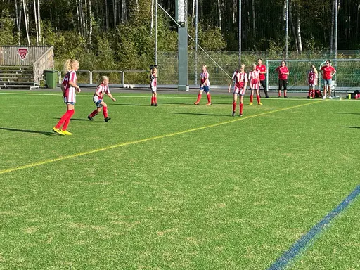 På ett soligt Lillhagens IP hade vi dubbelmöte mot Backatorp.