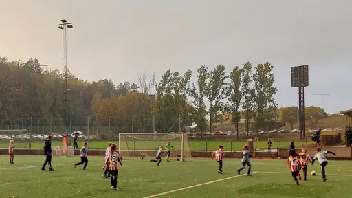 Våra första riktiga 7-mannamatcher spelades på ÖIS-gården och inleddes med storm, åska och hagel, samt ett kortare avbrott men därefter fick vi en eftermiddag med glada tjejer och bra spel.