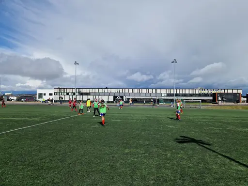 Riktig seriepremiär på Kobbegårdens IP i Askim för dubbla möten mot Askims IK