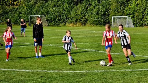 Målkalas på Yttern, spelmässigt jämnt, men där YIS var väldigt effektiva framför mål.