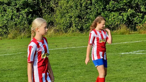 Målkalas på Yttern, spelmässigt jämnt, men där YIS var väldigt effektiva framför mål.