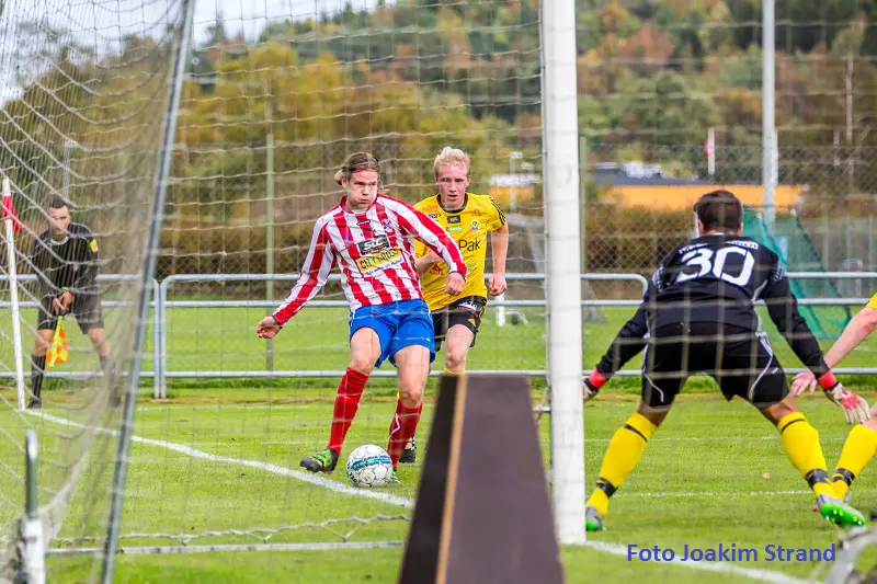 Tobias Hildesson snurrar upp backen och det blir ett kanonläge som räddas till hörna