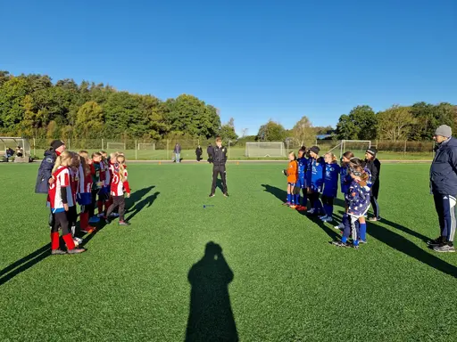 Så här glad är man när man får spela fotboll! :)