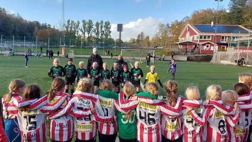 Våra första riktiga 7-mannamatcher spelades på ÖIS-gården och inleddes med storm, åska och hagel, samt ett kortare avbrott men därefter fick vi en eftermiddag med glada tjejer och bra spel.