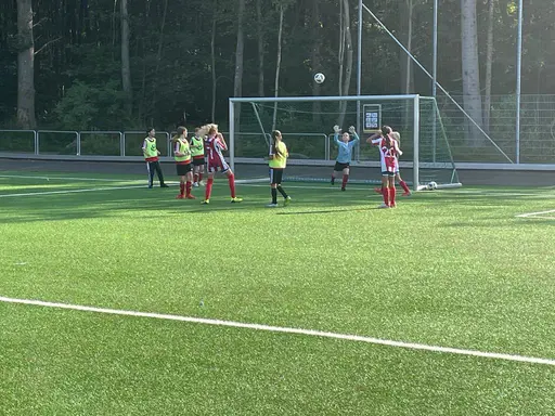 På ett soligt Lillhagens IP hade vi dubbelmöte mot Backatorp.