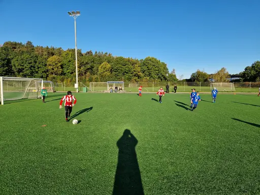 Så här glad är man när man får spela fotboll! :)