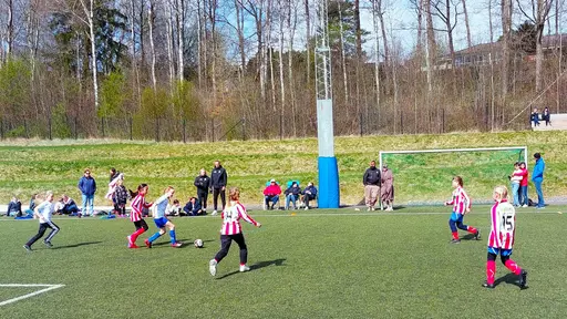 Bild 1-9: Två bortamatcher mot Älvängen. Bild 10: Bortamatch mot Kareby IS.