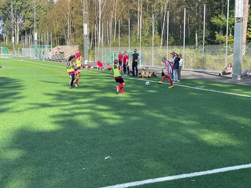 På ett soligt Lillhagens IP hade vi dubbelmöte mot Backatorp.