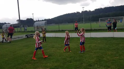  YIS Röd, Blå, Vit och Rosa kämpade fantastiskt bra mot gästande BK Häcken. Sista matchen fick abrupt avslutas i förtid på grund av åskoväder.
