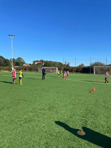 Så här glad är man när man får spela fotboll! :)