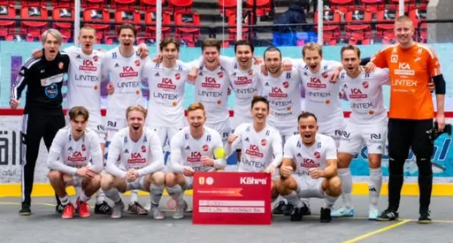 Vinnarlaget i länsmästerskapet plus artikel från Barometern.