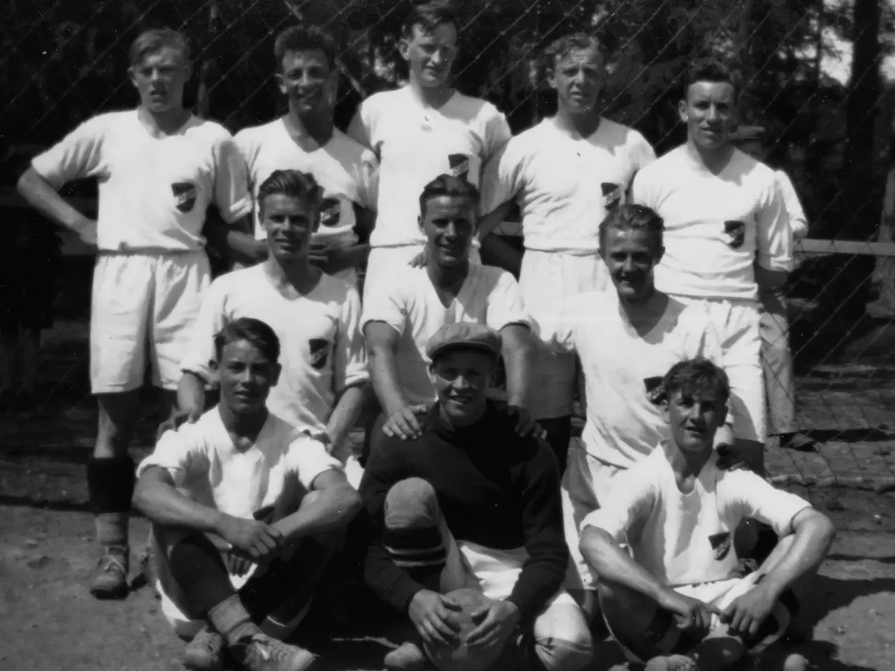 Lagbild från Pukebergs IP aug 1937. Matchen spelades mot Bergkvara och slutade med 2-0 seger.