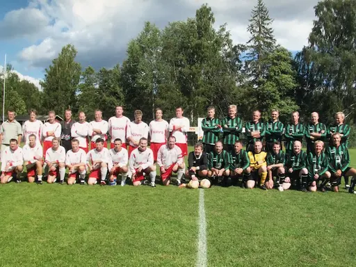 Veteranlag från 75 års jubileet som spelade match mot Orrefors IF.