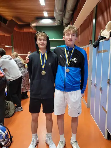 Garvita och Divyanshi representerade Sverige i lagspelet på Swedish Youth Games med Jesper som coach. Adam och William tog storslam i U17-tävlingen.