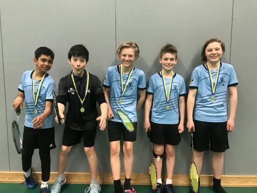 Guldpojkarna i U13 kill laget, Silverlaget i U15 killar och prisutdelning i U13 mixat med Bronsmedaljer till Täbyspelarna
