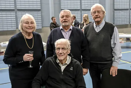 Massor av Nostalgi, vinnande HD paret Andi/Max och sittande styrelse 1980 när vi bröt oss ur Täby IS och bildade en egen förening. Gerd Almqvist, LG-Börjesson, Werner Schäfer och ordf. Kjell Engström