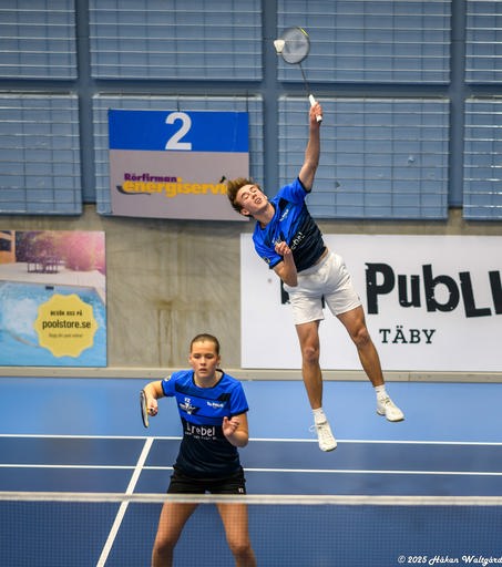 Isak och Jenny Svenska Juniormästare i mixed och Sofia i DD