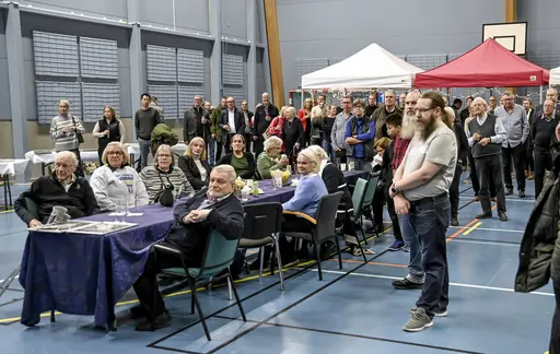 Massor av Nostalgi, vinnande HD paret Andi/Max och sittande styrelse 1980 när vi bröt oss ur Täby IS och bildade en egen förening. Gerd Almqvist, LG-Börjesson, Werner Schäfer och ordf. Kjell Engström