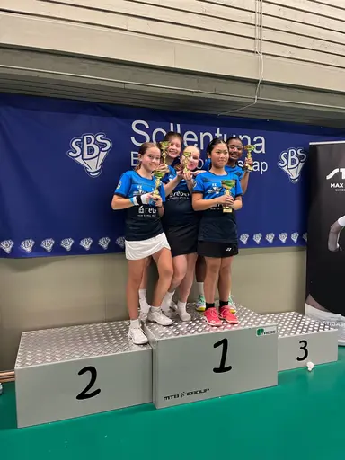 Alina, Elise, Lyla, Nelly och Pradha var några av våra grymma ungdomar som fick stå på pallen förra helgen