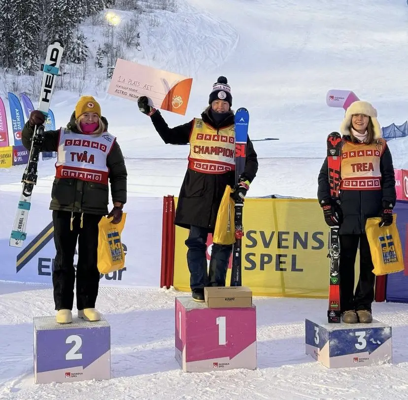 Julia Digerfors på pallen i Svenska Spel Alpine Elite Tour.